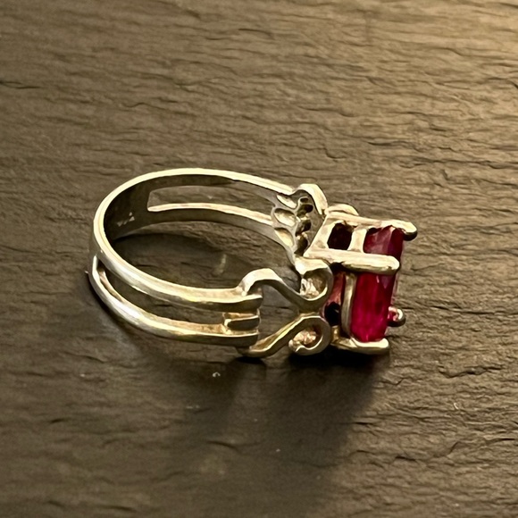 C^A 825 Silver 2 Carat Lab Created Oval Ruby Scroll Ring Size 7 - Picture 2 of 16